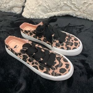 Rocket Dog slip on sneakers